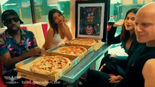 Costa-Ricas-Call-Center-Rap-Breakdancing-commerical.png