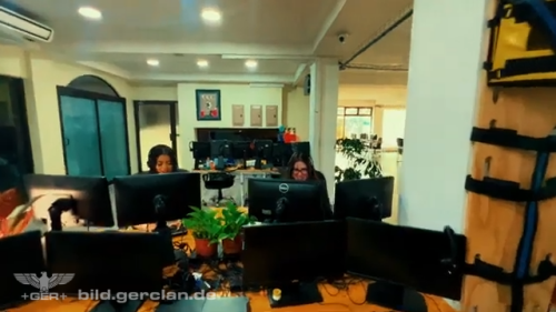 Costa-Ricas-Call-Center-Rap-Freestyle-breakdance-video-commercial.-2.png