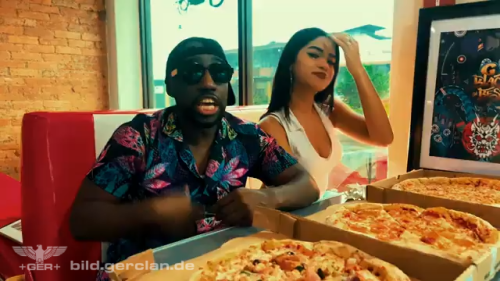 GblackDaBest-Costa-Ricas-Call-Center-Rap-Breakdancing-commerical-5.png